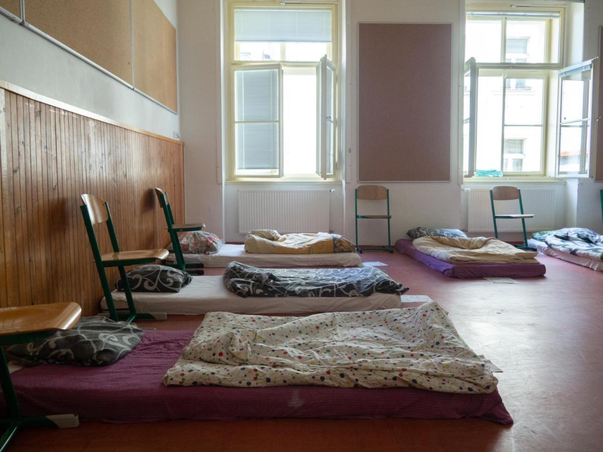 Hostel In School Praga Esterno foto