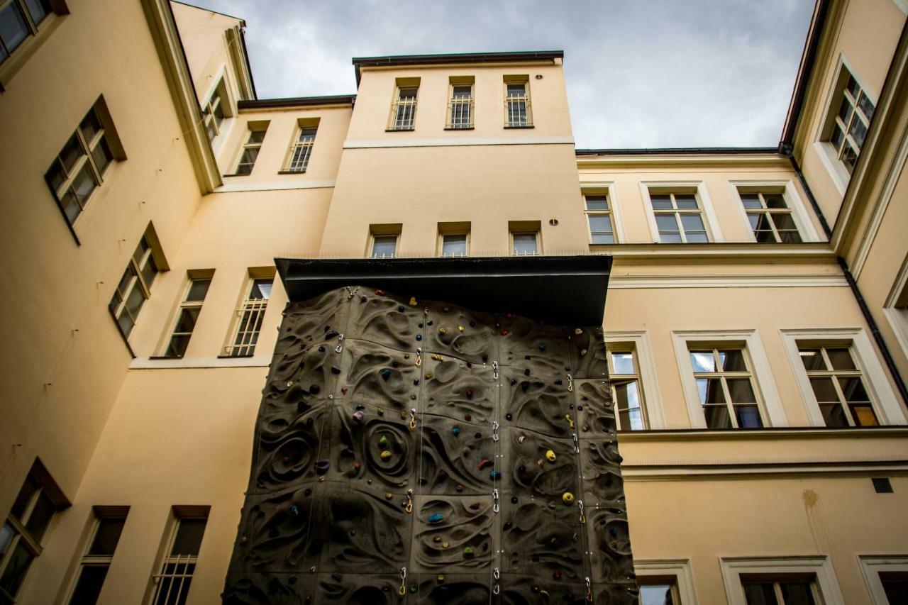 Hostel In School Praga Esterno foto