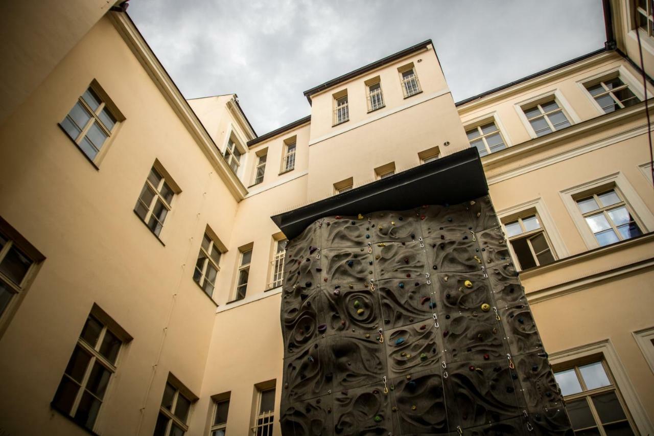 Hostel In School Praga Esterno foto