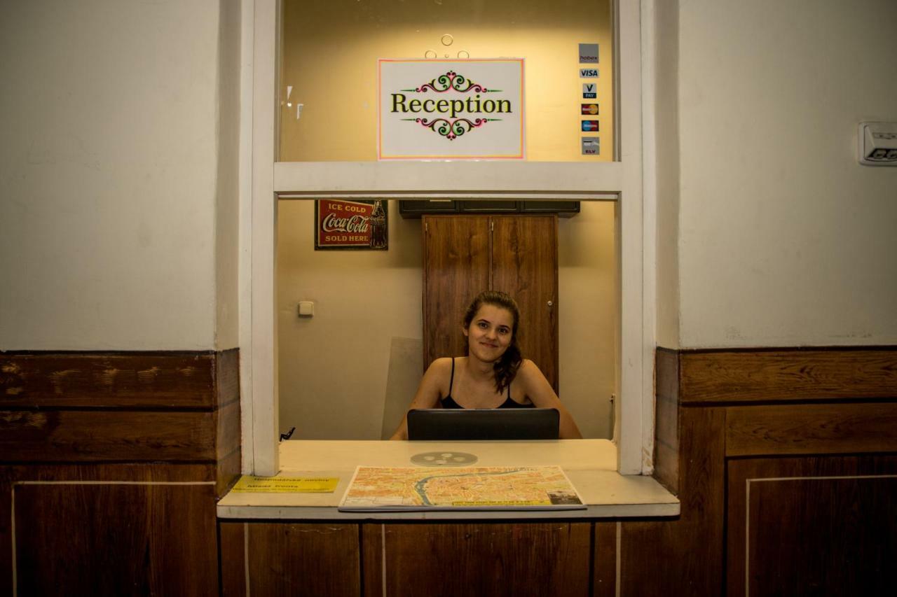 Hostel In School Praga Esterno foto